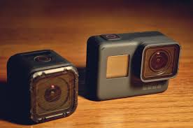 how to use a GoPro Hero 7 underwater - cleaning lens